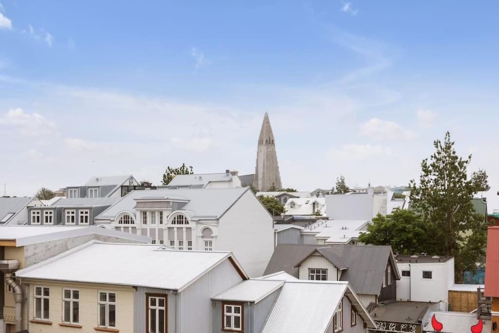 Stunning Rooftop In Downtown